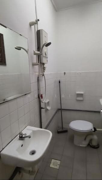 1-storey Terraced House for Sale in SS14 (Subang Jaya) - Ken Lai - Bathroom - PropertyGuru.com.my