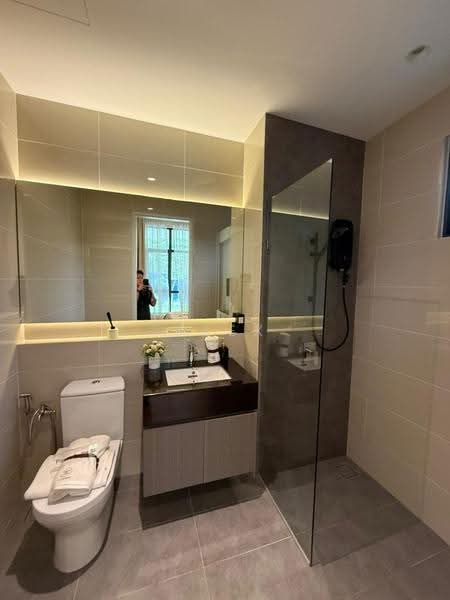 Kondominium untuk Disewa di A'Marine Condominium - Alex Low - Bathroom - PropertyGuru.com.my