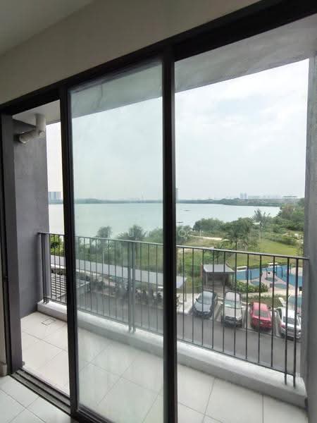 Kediaman Servis untuk Disewa di E'Island Lake Haven - Hui Qi - Balcony - PropertyGuru.com.my