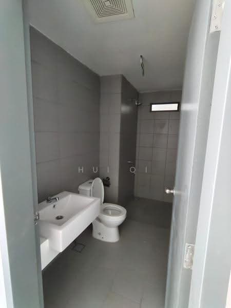 Kediaman Servis untuk Disewa di E'Island Lake Haven - Hui Qi - Bathroom - PropertyGuru.com.my