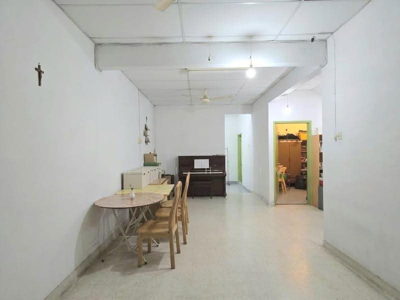 Rumah Teres 1-Tingkat untuk Dijual di Kelana Jaya (Petaling Jaya) - Hairi Halim - Living Room - PropertyGuru.com.my