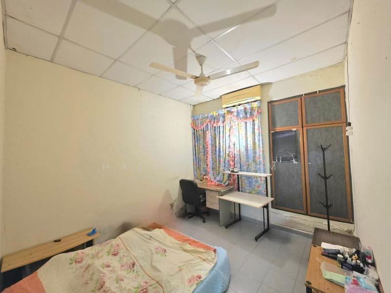 Rumah Teres 1-Tingkat untuk Dijual di Kelana Jaya (Petaling Jaya) - Hairi Halim - Bedroom - PropertyGuru.com.my