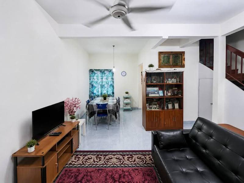 Rumah Teres 2-Tingkat untuk Dijual di Puncak Alam (Selangor) - Zann Fauzan - Living Room - PropertyGuru.com.my