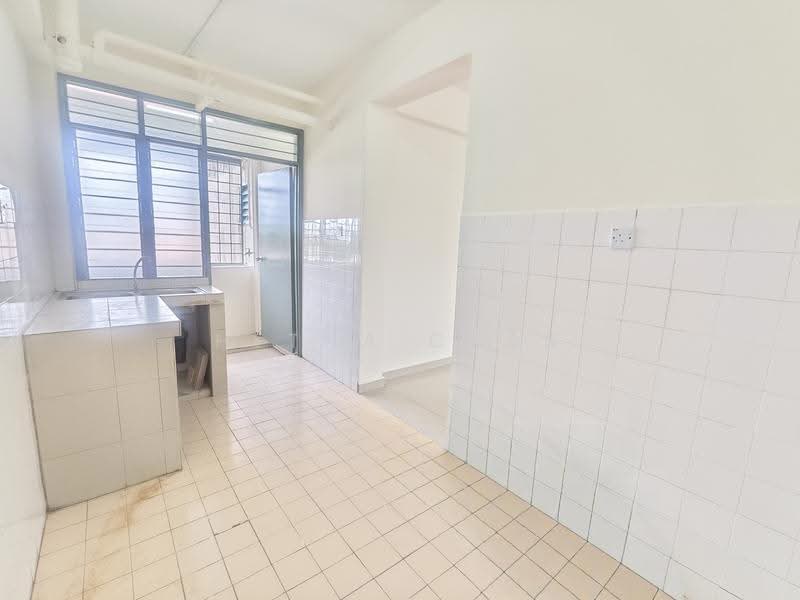 Pangsapuri untuk Dijual di Cempaka Apartment - Hetha Chan - Kitchen - PropertyGuru.com.my