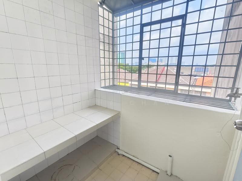 Pangsapuri untuk Dijual di Cempaka Apartment - Hetha Chan - Balcony - PropertyGuru.com.my