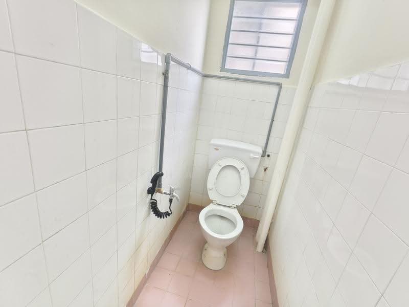 Pangsapuri untuk Dijual di Cempaka Apartment - Hetha Chan - Bathroom - PropertyGuru.com.my