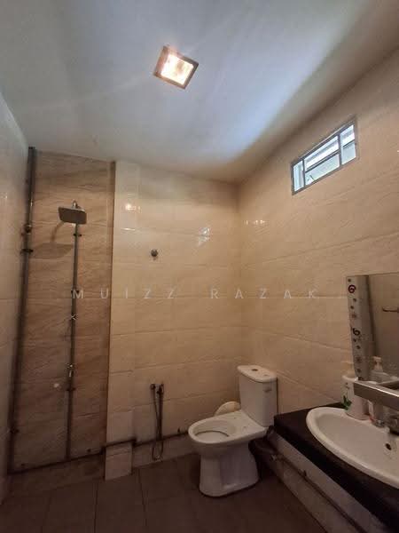 Semi-Detached House for Sale in Bandar Seri Putra (Bangi) - Muizz Razak - Bathroom - PropertyGuru.com.my