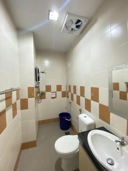 Semi-Detached House for Sale in Bandar Seri Putra (Bangi) - Muizz Razak - Bathroom - PropertyGuru.com.my