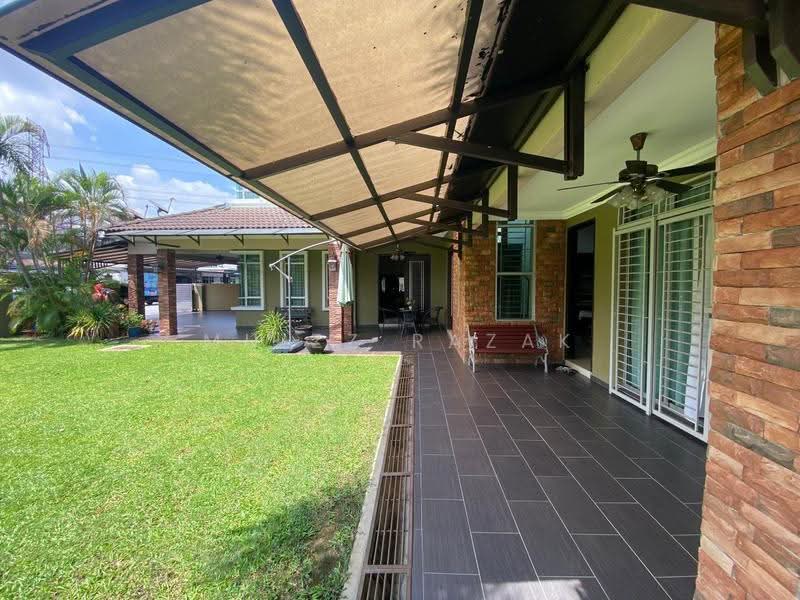 Semi-Detached House for Sale in Bandar Seri Putra (Bangi) - Muizz Razak - Exterior - PropertyGuru.com.my