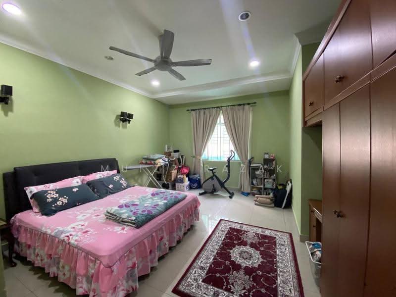 Semi-Detached House for Sale in Bandar Seri Putra (Bangi) - Muizz Razak - Bedroom - PropertyGuru.com.my