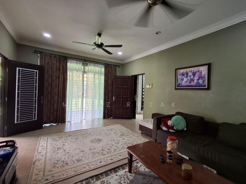 Semi-Detached House for Sale in Bandar Seri Putra (Bangi) - Muizz Razak - Living Room - PropertyGuru.com.my