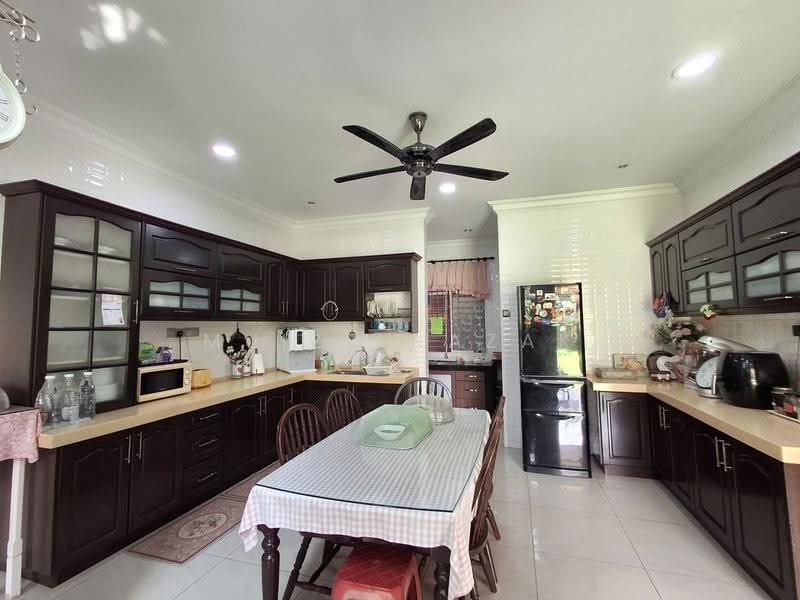 Semi-Detached House for Sale in Bandar Seri Putra (Bangi) - Muizz Razak - Kitchen - PropertyGuru.com.my