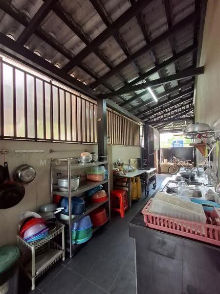 Semi-Detached House for Sale in Bandar Seri Putra (Bangi) - Muizz Razak - Kitchen - PropertyGuru.com.my