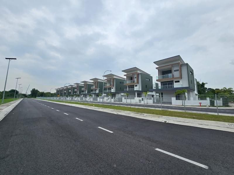 Bungalow House for Sale in Klang (Selangor) - Allister Seow - Exterior - PropertyGuru.com.my