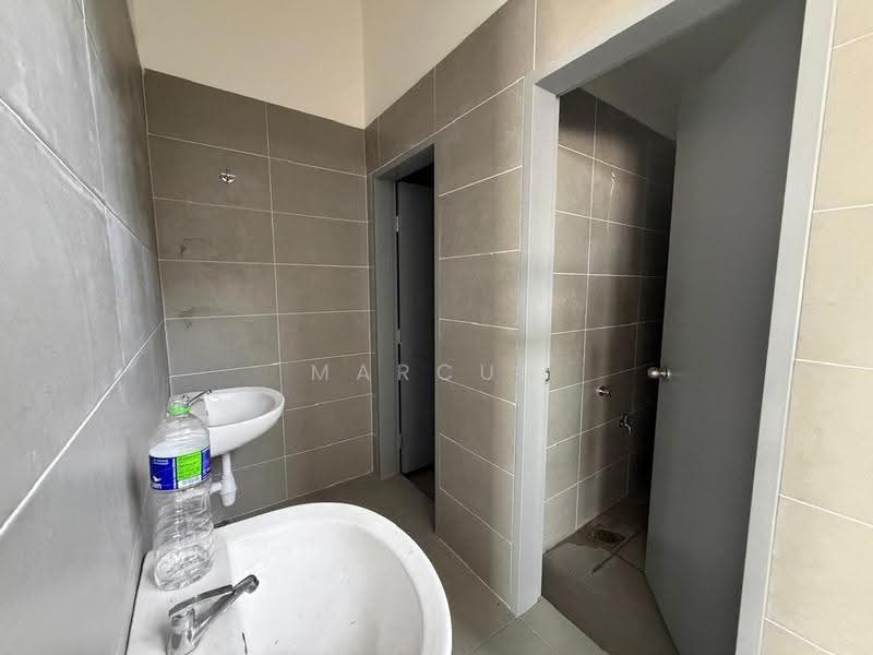 Kilang untuk Disewa di Sendayan Tech Valley (Labu) - Marcus Yeow - Bathroom - PropertyGuru.com.my