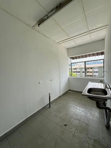 Flat for Sale at Flat Pandan Indah 3/3 - Annie Lee - Kitchen - PropertyGuru.com.my