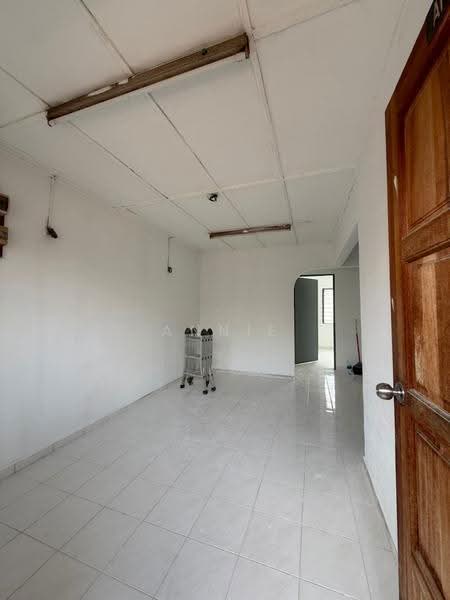 Flat for Sale at Flat Pandan Indah 3/3 - Annie Lee - Living - PropertyGuru.com.my