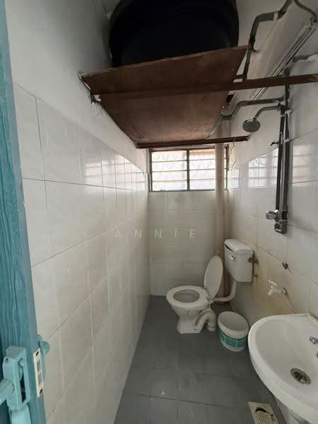 Flat for Sale at Flat Pandan Indah 3/3 - Annie Lee - Bathroom - PropertyGuru.com.my