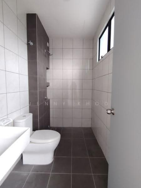 Terraced House for Rent in Rawang (Selangor) - Jenny Khoo - Bathroom - PropertyGuru.com.my