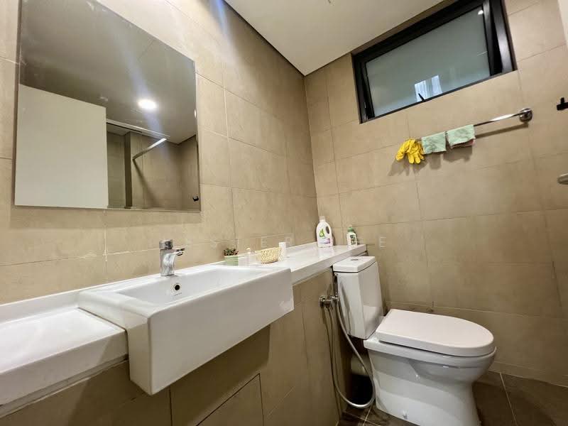 Kediaman Servis untuk Disewa di Radia Residences - Lester Lee - Bathroom - PropertyGuru.com.my