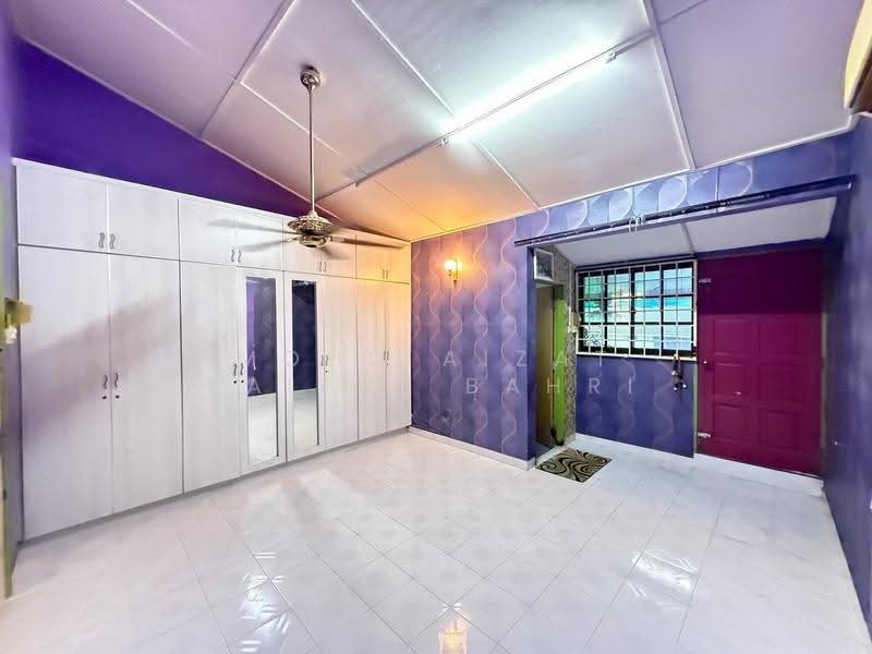 2-storey Terraced House for Sale in Taman Kajang Baru (Kajang) - Mohd Aizat Saiful Bahri - Bedroom - PropertyGuru.com.my