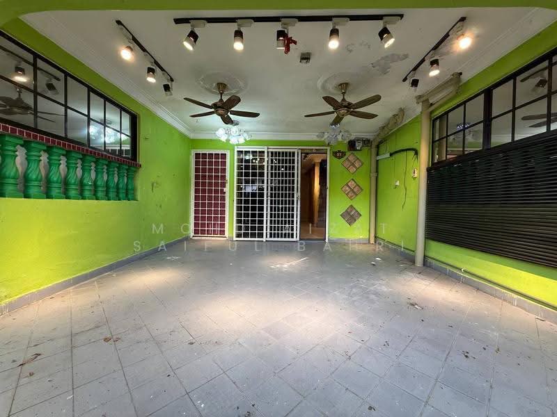 2-storey Terraced House for Sale in Taman Kajang Baru (Kajang) - Mohd Aizat Saiful Bahri - Entrance - PropertyGuru.com.my
