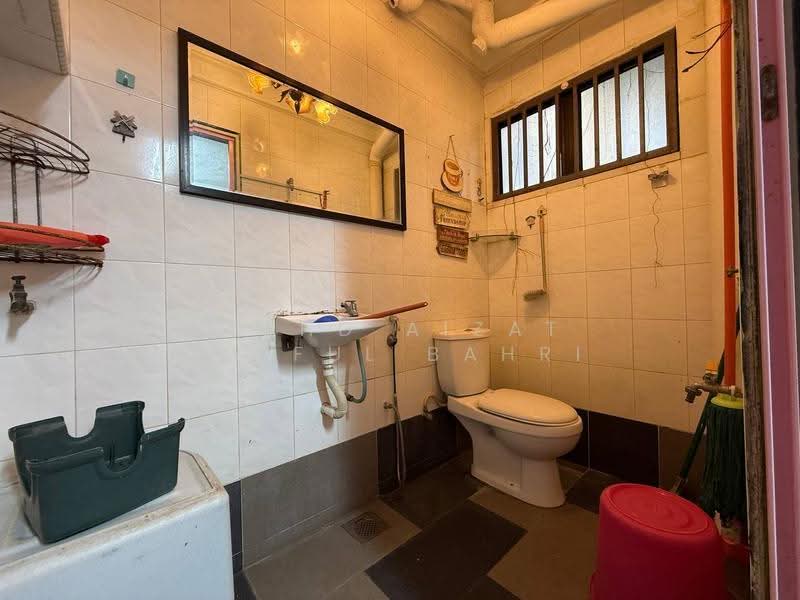 2-storey Terraced House for Sale in Taman Kajang Baru (Kajang) - Mohd Aizat Saiful Bahri - Bathroom - PropertyGuru.com.my