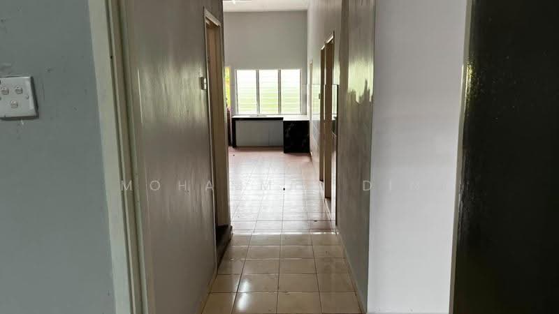 1-storey Terraced House for Sale in Seksyen 30 (Shah Alam) - Mohammad Din Majid - Corridor - PropertyGuru.com.my