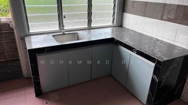 1-storey Terraced House for Sale in Seksyen 30 (Shah Alam) - Mohammad Din Majid - Kitchen - PropertyGuru.com.my