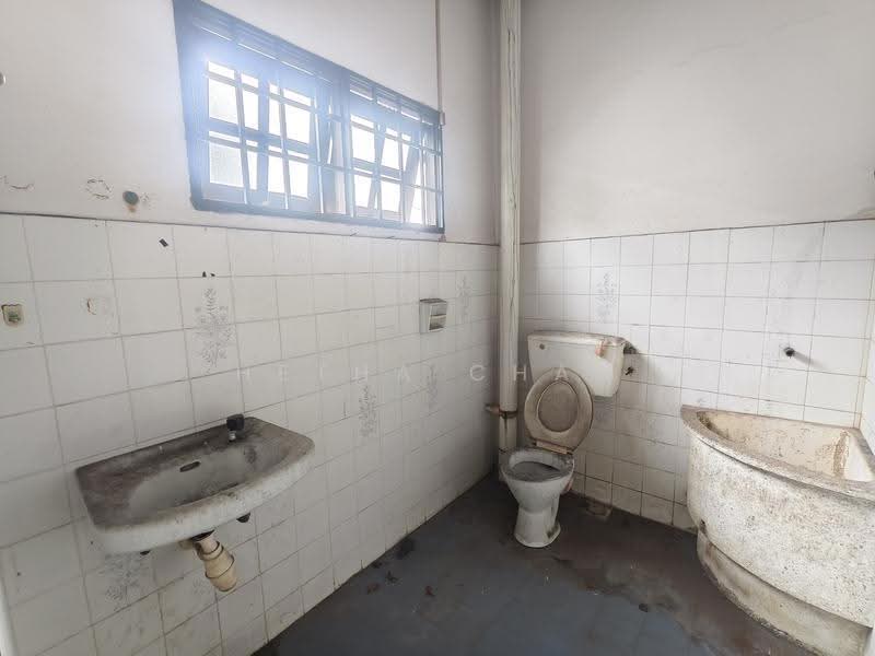 Rumah Teres 2-Tingkat untuk Dijual di Taman Sungai Besi Indah (Seri Kembangan) - Hetha Chan - Bathroom - PropertyGuru.com.my