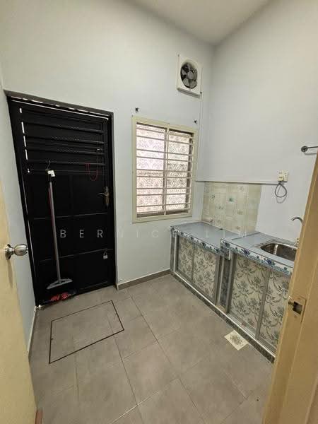 Rumah Teres 2-Tingkat untuk Dijual di Setia Tropika (Johor Bahru) - Bernice Lim - Kitchen - PropertyGuru.com.my