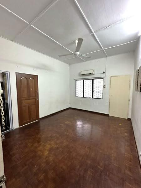 Rumah Berkembar untuk Dijual di Kampung Mahmoodiah (Johor Bahru) - Karl Lim - Living Room - PropertyGuru.com.my