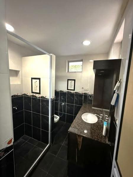 Rumah Berkembar untuk Dijual di Kampung Mahmoodiah (Johor Bahru) - Karl Lim - Bathroom - PropertyGuru.com.my