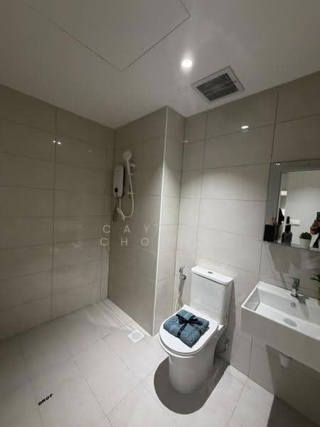 Service Residence for Sale at Seiras @ Utropolis - Cayden Choong - Bathroom - PropertyGuru.com.my