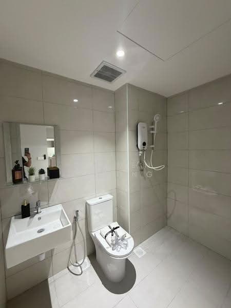 Service Residence for Sale at Seiras @ Utropolis - Cayden Choong - Bathroom - PropertyGuru.com.my