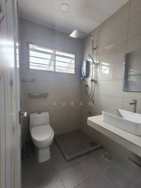 1.5-storey Terraced House for Sale in SS 3, Taman Universiti (Petaling Jaya) - Lauran Chuah - Bathroom - PropertyGuru.com.my