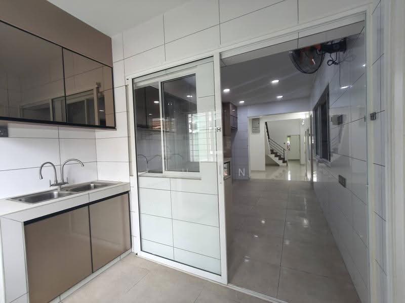 1.5-storey Terraced House for Sale in SS 3, Taman Universiti (Petaling Jaya) - Lauran Chuah - Kitchen - PropertyGuru.com.my