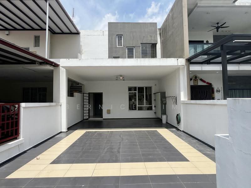 Rumah Teres 2-Tingkat untuk Dijual di Setia Tropika (Johor Bahru) - Bernice Lim - Exterior - PropertyGuru.com.my