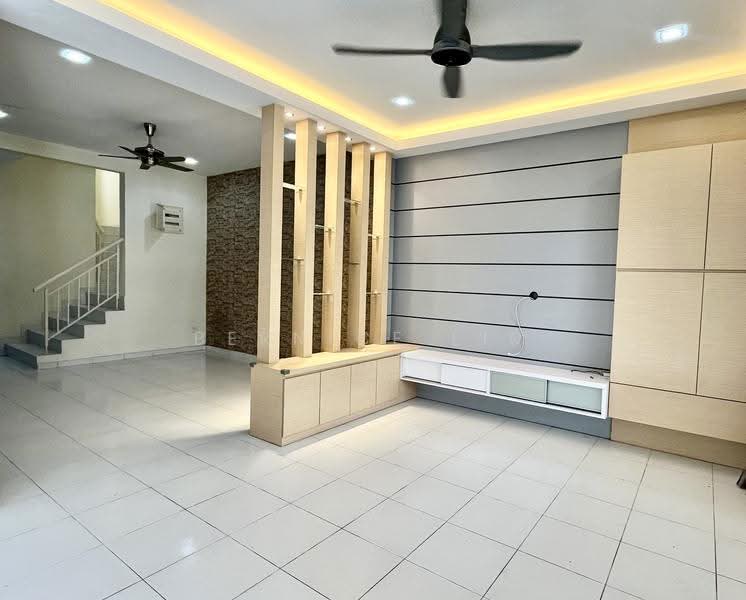 Rumah Teres 2-Tingkat untuk Dijual di Setia Tropika (Johor Bahru) - Bernice Lim - Living Room - PropertyGuru.com.my