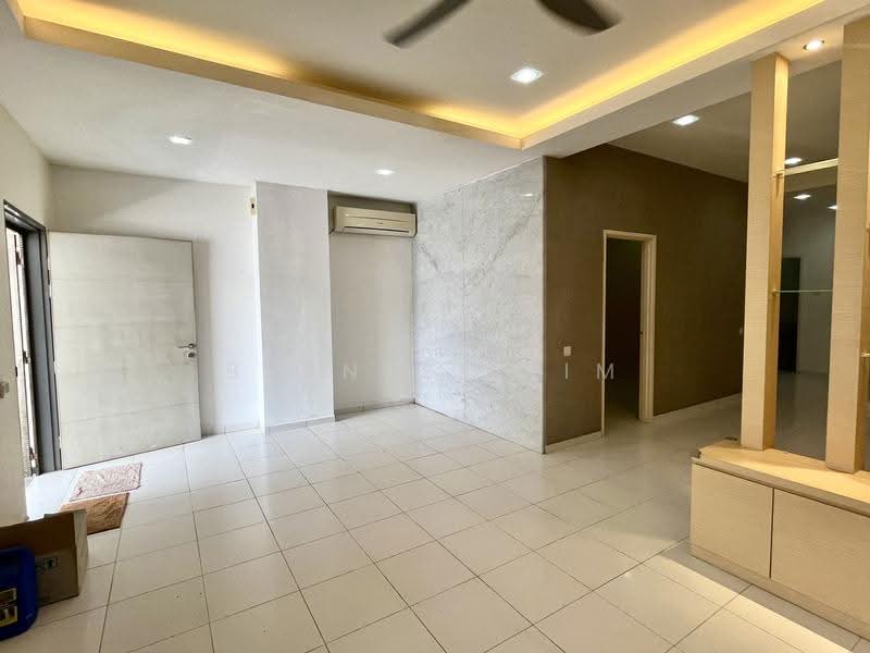 Rumah Teres 2-Tingkat untuk Dijual di Setia Tropika (Johor Bahru) - Bernice Lim - Entrance - PropertyGuru.com.my