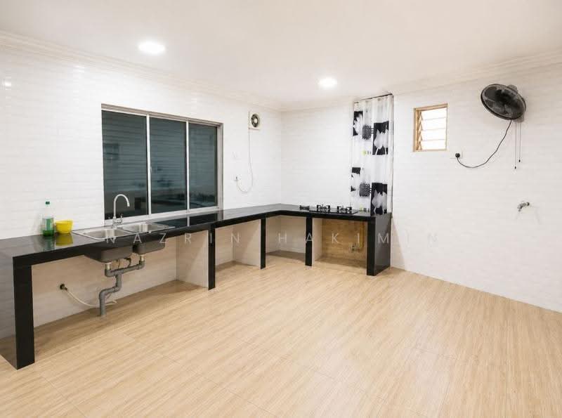 Rumah Teres untuk Dijual di Kota Puteri (Batu Arang) - Nazrin Hakimin - Kitchen - PropertyGuru.com.my