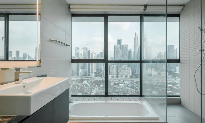 Kediaman Servis untuk Dijual di Binastra Cochrane - Ginger Kong - Bathroom - PropertyGuru.com.my