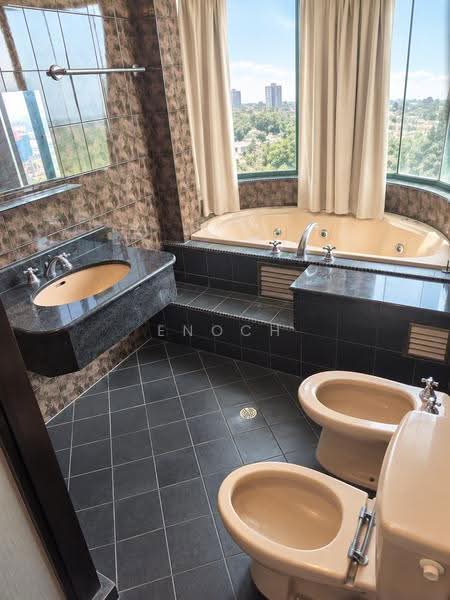 Kondominium untuk Dijual di Silverton Condominium - Enoch Tiu - Bathroom - PropertyGuru.com.my