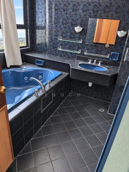 Kondominium untuk Dijual di Silverton Condominium - Enoch Tiu - Bathroom - PropertyGuru.com.my