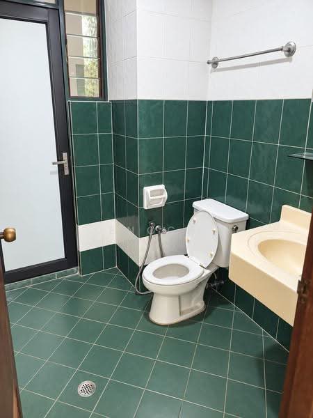 Kondominium untuk Dijual di Silverton Condominium - Enoch Tiu - Bathroom - PropertyGuru.com.my