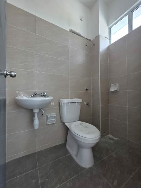 Rumah Teres untuk Dijual di Bandar Dato Onn (Tebrau) - Huily Woon - Bathroom - PropertyGuru.com.my
