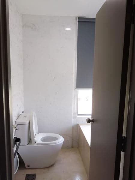 Kondominium untuk Dijual di Silverscape Residences - Thomas Lam - Bathroom - PropertyGuru.com.my