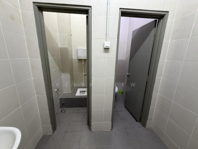 Warehouse for Sale in Saujana Rawang (Rawang) - Keith Liew - Bathroom - PropertyGuru.com.my