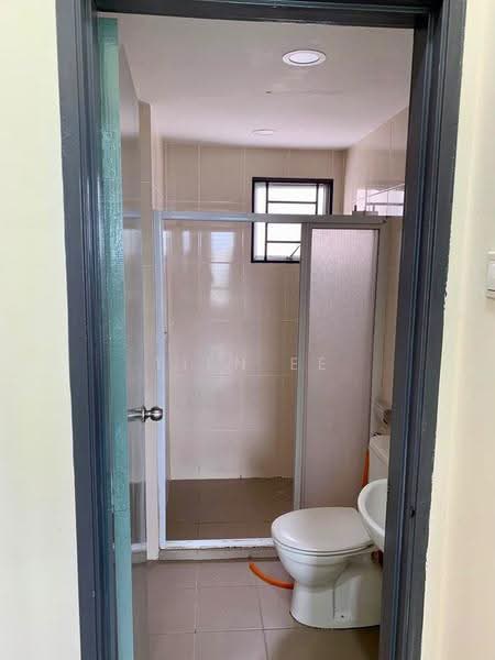 Kediaman Servis untuk Dijual di OUG Parklane - Tien Ee Yap - Bathroom - PropertyGuru.com.my
