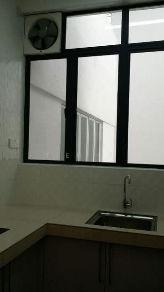 Kediaman Servis untuk Dijual di OUG Parklane - Tien Ee Yap - Kitchen - PropertyGuru.com.my